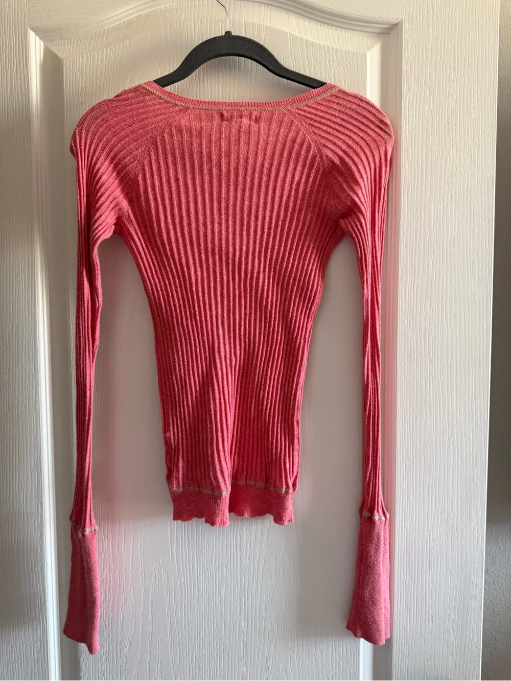 Hollister Pink Ribbed V-Neck Henley Sweater - Picture 7 of 9